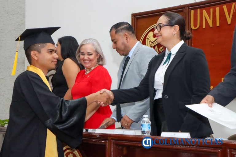Egresan 90 nuevos ingenieros agrónomos de la Universidad de Colima, en el Campus Tecomán