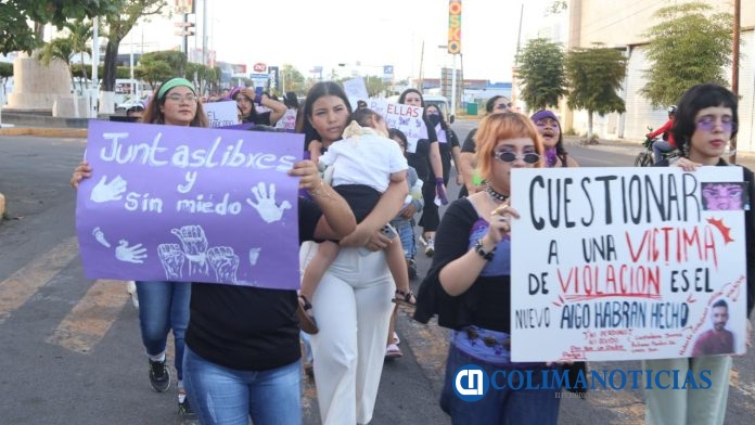 En marcha del 8M, mujeres de Tecomán exigen justicia por feminicidios y desapariciones