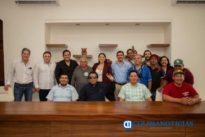 Gobernadora de Colima recibe a pescadores para escuchar sus inquietudes sobre diversos temas