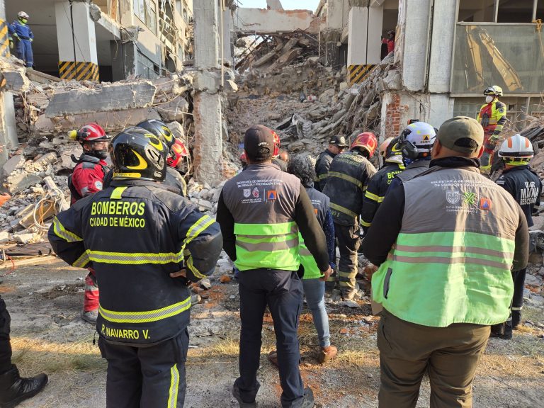 Hallan tercer cuerpo en colapso de edificio en CDMX; suman 3 muertos