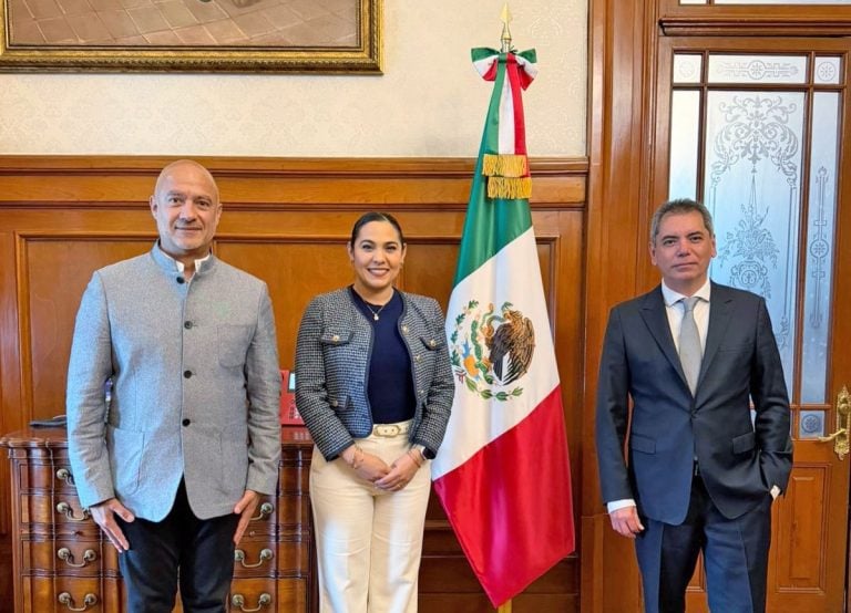 Indira Vizcaíno da seguimiento con titulares de SICT y SHCP a obras que iniciarán este año en Colima