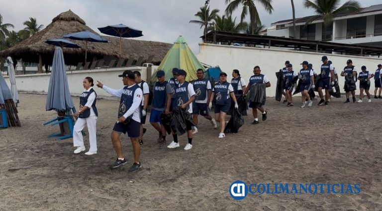 Marina llevó a cabo limpieza de playas en Manzanillo, Colima