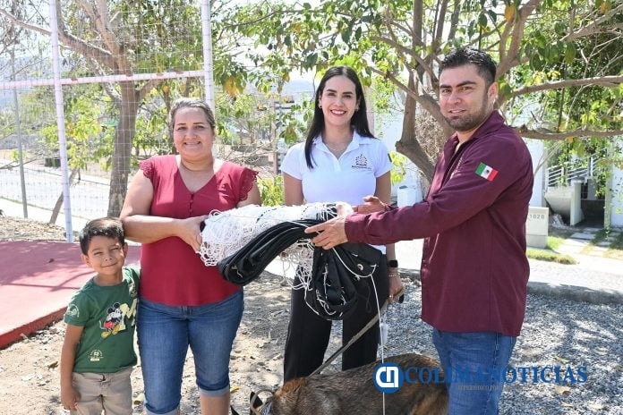 Presidenta Rosi Bayardo supervisa rehabilitación de canchas en Lomas del Carmen