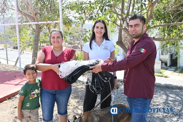 Presidenta Rosi Bayardo supervisa rehabilitación de canchas en Lomas del Carmen