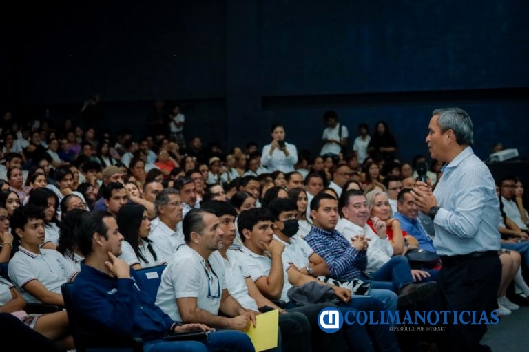 Comparte rector de la UdeC las competencias necesarias para un liderazgo que transforma