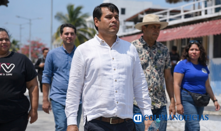 Regidor de Armería, Luis Gama atiende inquietudes y necesidades de prestadores de servicio de Cuyutlán