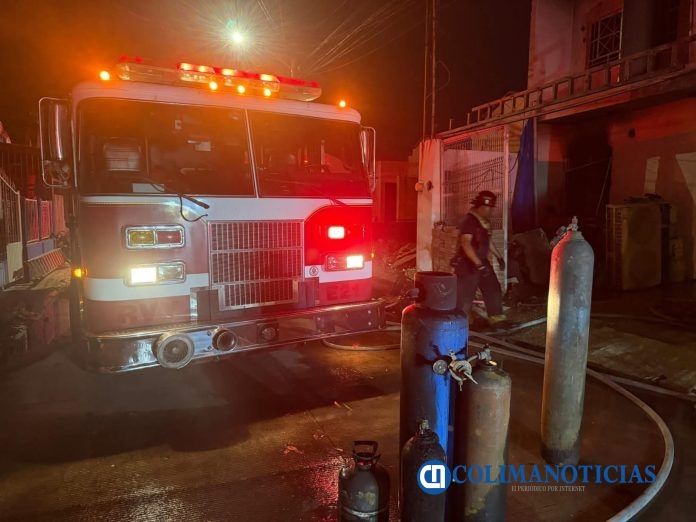 Sofocan incendio de Casa habitación en Barrio V del Valle de Las Garzas (3)