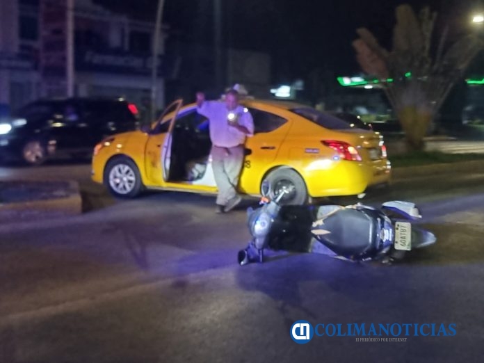 Taxi vs Motocicleta en la avenida Elías Zamora Verduzco de Salagua