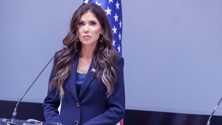 Trump remueve de la Secretaría de Seguridad Nacional a Kristi Noem