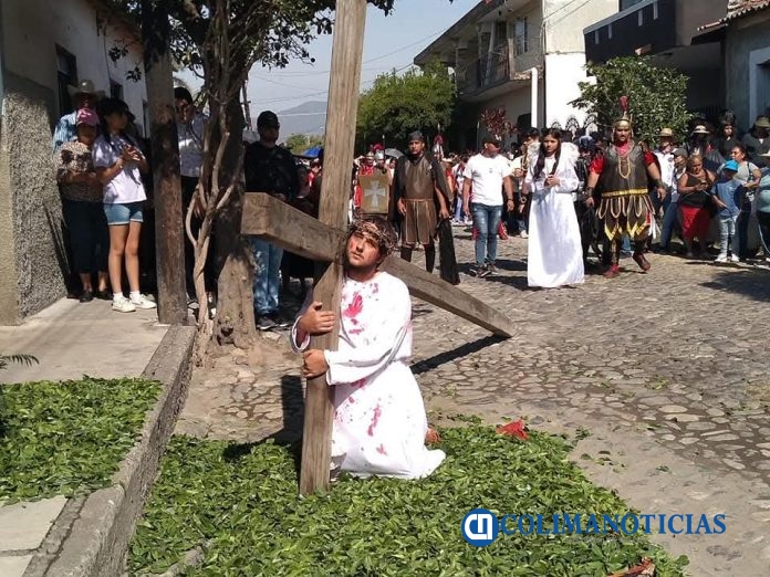 Viacrucis Viviente en Coquimatlán