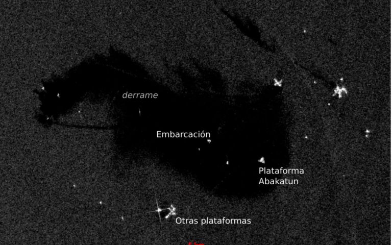 Imágenes satelitales exponen presuntas omisiones oficiales frente a derrame petrolero