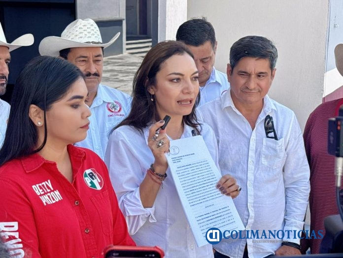 Acompaña Mely Romero a ejidatarios de Manzanillo a presentar denuncia en Congreso del Estado, por aumento de más de 1000% en cobro predial (2)