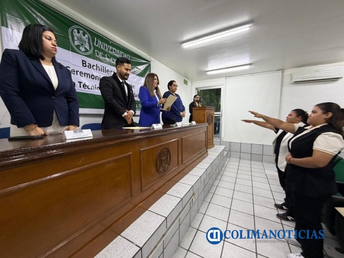 Bach 10 titula a dos egresadas de Técnico en Contabilidad