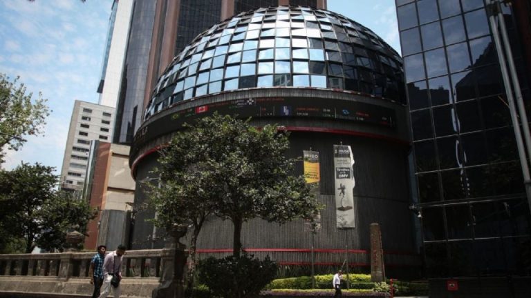 La Bolsa Mexicana encadena tres sesiones a la baja; retrocede 0.94% pese al avance de los mercados en EE.UU.