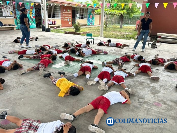 Capacitan a comunidad escolar