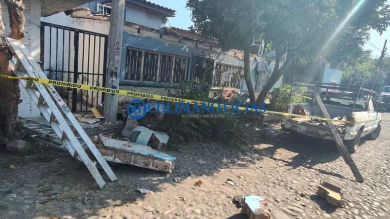Colapsa estructura en la colonia El campanario de Armería; un lesionado