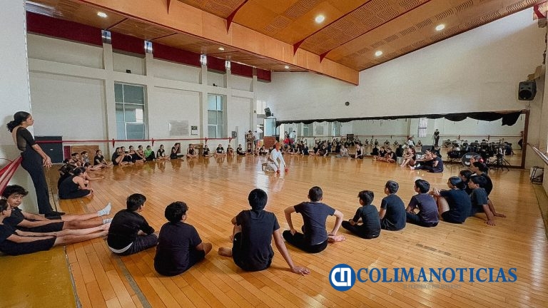 Conocen integrantes del Ballet Infantil de la UdeC la Danza del Venado desde la creación en movimiento