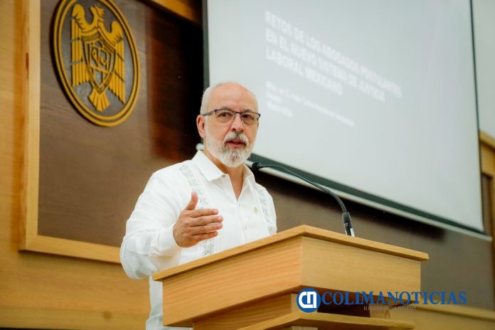 Dicta conferencia sobre reforma laboral J C Arredondo, rector UAA_Juan Carlos_b