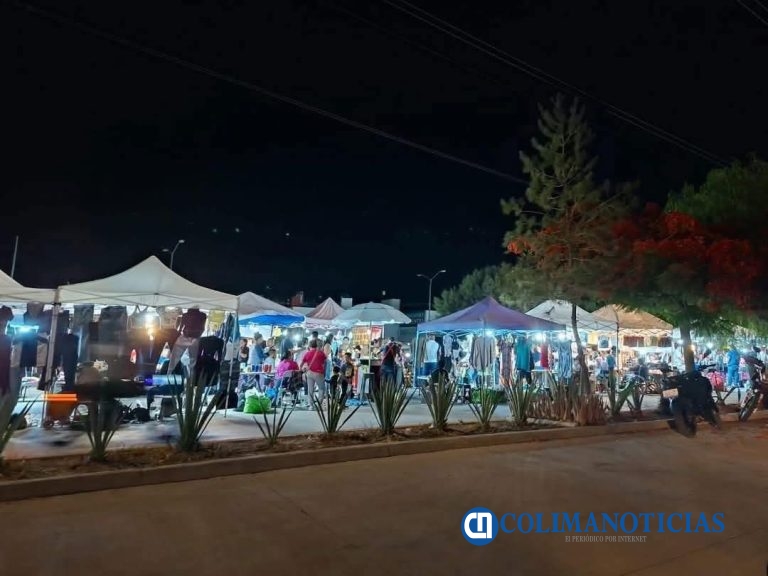 Dos tianguis nocturnos operan en Tecomán; todos deben pagar cuota