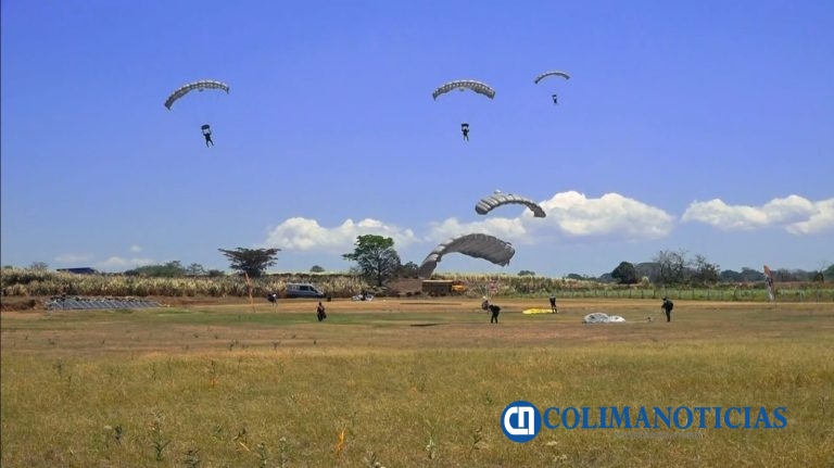 Elementos de la Armada realizan en Colima prácticas de despliegue Operativo Especial de Paracaidismo Militar