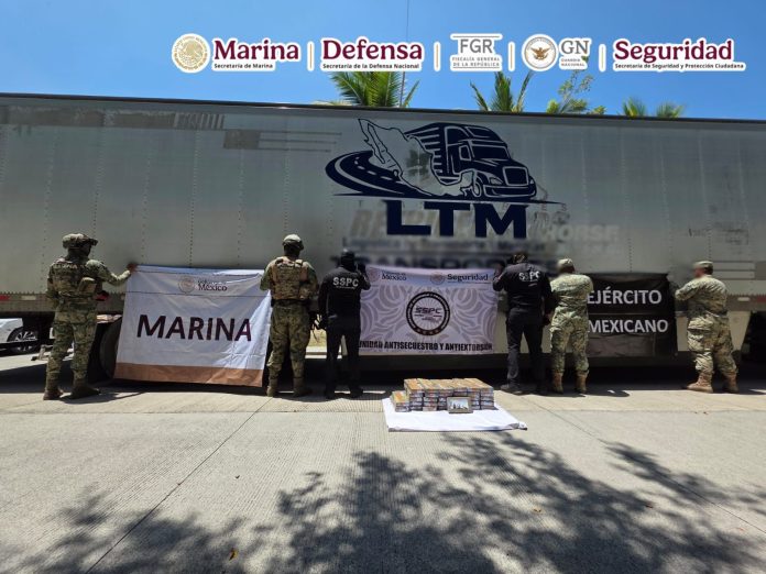 En Colima, autoridades federales aseguran 60 kilos de cocaína ocultos en las paredes de un tractocamión (3)