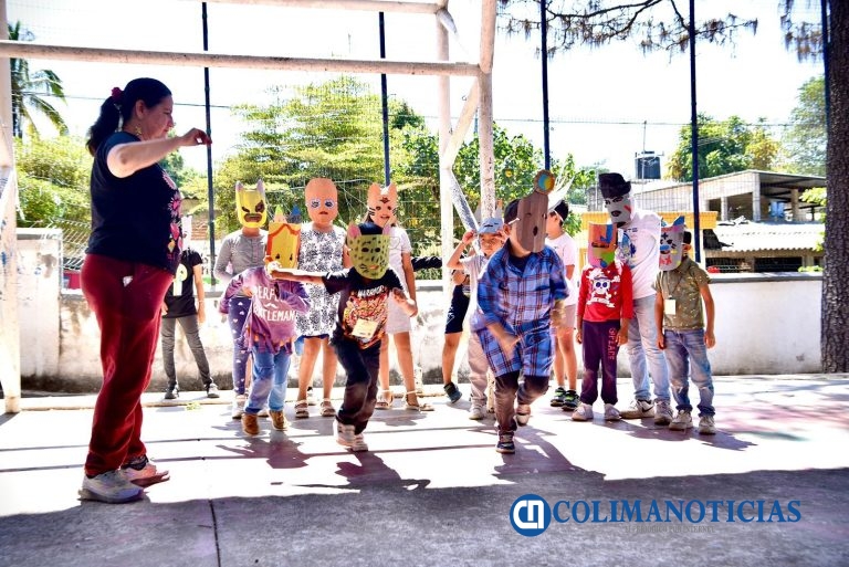En Suchitlán Comala, Cultura Colima inicia actividades del Mes de la Niñez con taller de rescate de tradiciones