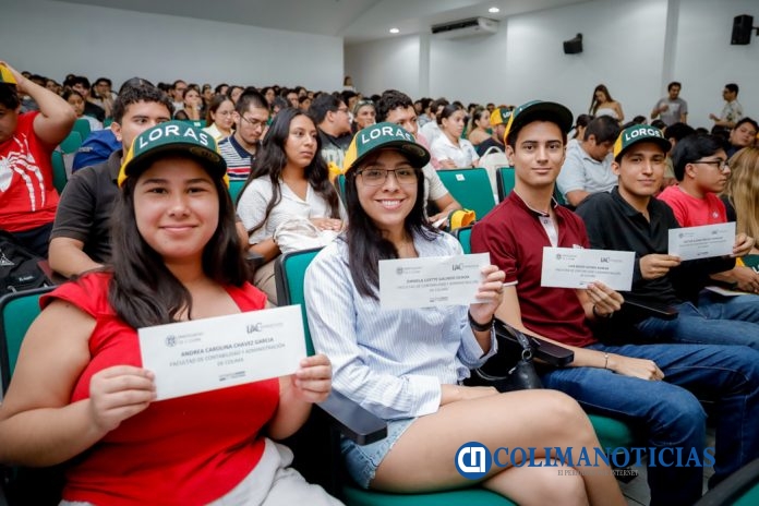 Entrega de becas UdeC Donativos y Cara Amiga_d