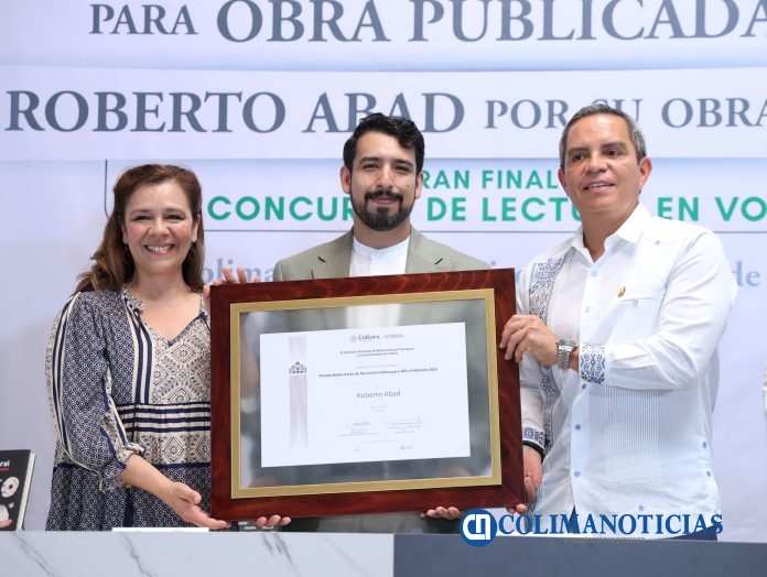 Entregan UdeC e INBAL Premio Narrativa Colima 2025 a Roberto Abad