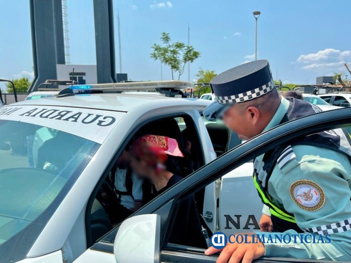 Estudiantes de primaria realizan visita guiada a sede de la Guardia Nacional en Colima y reciben insignias de la institución (3)