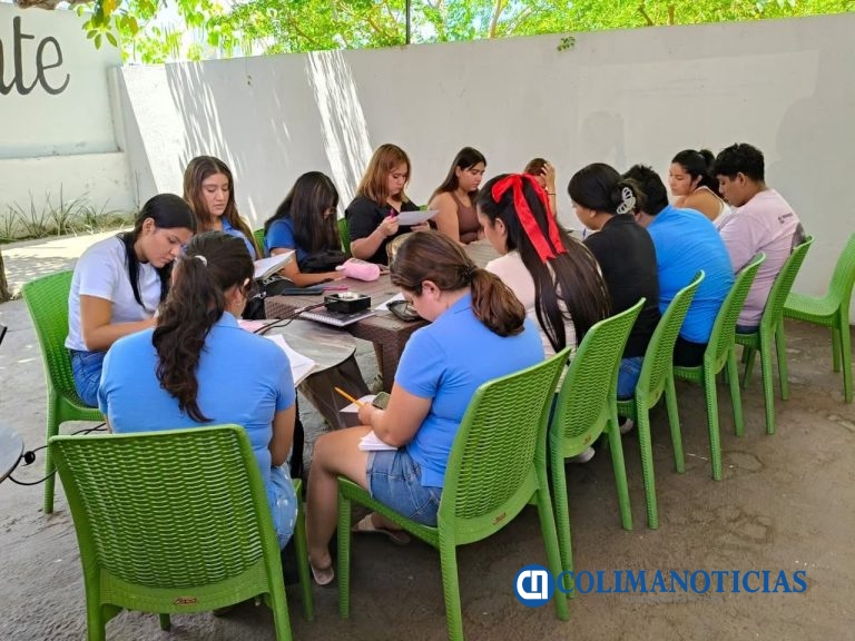 Imparten taller sobre herramientas gráficas para organizar ideas, en FELIB 2026
