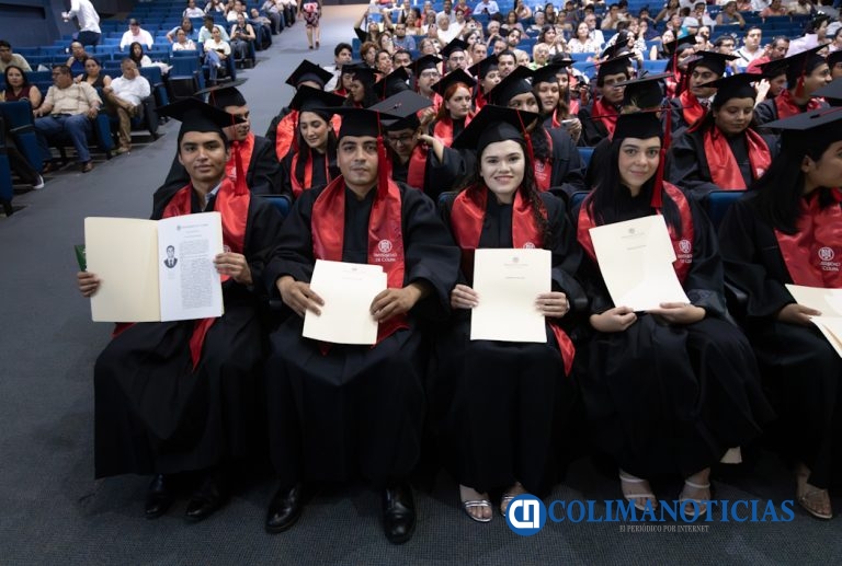 Con 19 jóvenes sobresalientes en el EGEL-Ceneval, egresa nueva generación de licenciados en Derecho