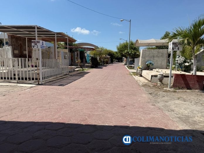 Panteón Dolores de Tecomán