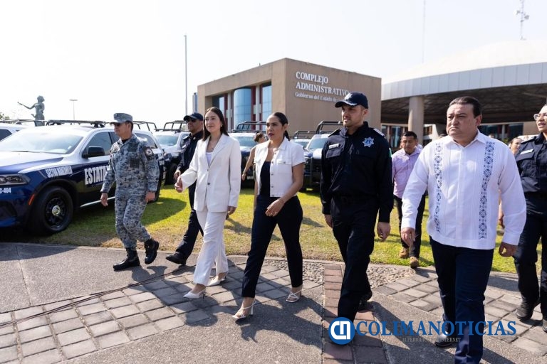 Gobernadora Indira Vizcaíno entrega ascensos y 70 patrullas a la Policía Estatal de Colima