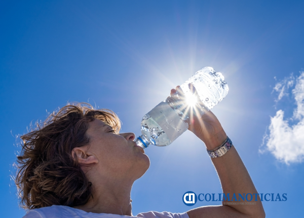 Recomienda Salud mantenerse hidratado ante la ola de calor
