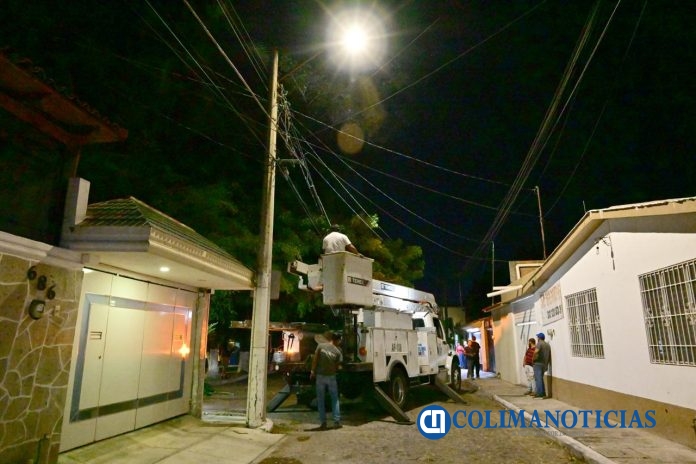 Riult Rivera continúa realizando trabajos de poda e instalación de luminarias, ahora en la colonia Fovissste y fraccionamiento Camino Real