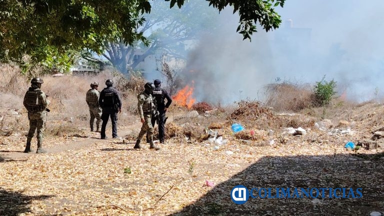 Se incendia un predio baldío en la colonia Deportiva de Santiago