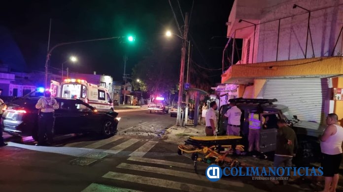 UEPC Colima y CRUM atienden accidente vehicular con personas lesionadas en Colima