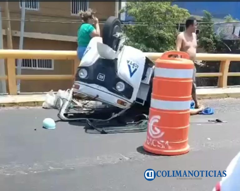 Un lesionado al volcar mototaxi en el puente vehicular de Fondeport