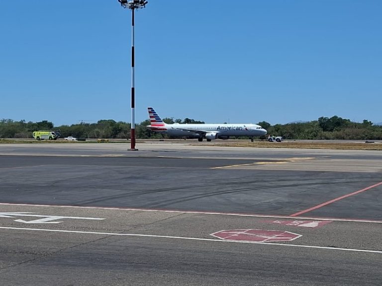 Activan protocolos de Emergencia en el Aeropuerto de Puerto Vallarta por falla en avión