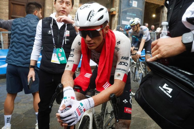 Isaac del Toro se retira en la tercera etapa de la Itzulia Basque Country