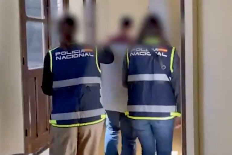 Arrestan en España a un hombre por estafar a jóvenes futbolistas con promesas de jugar en clubes de élite