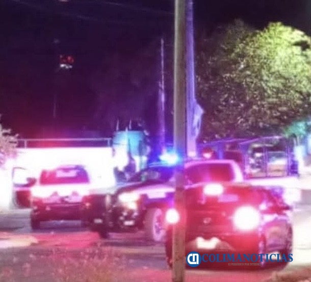 Agreden a balazos a dos hombres afuera del Kiosko en Andares del Jazmín en Colima
