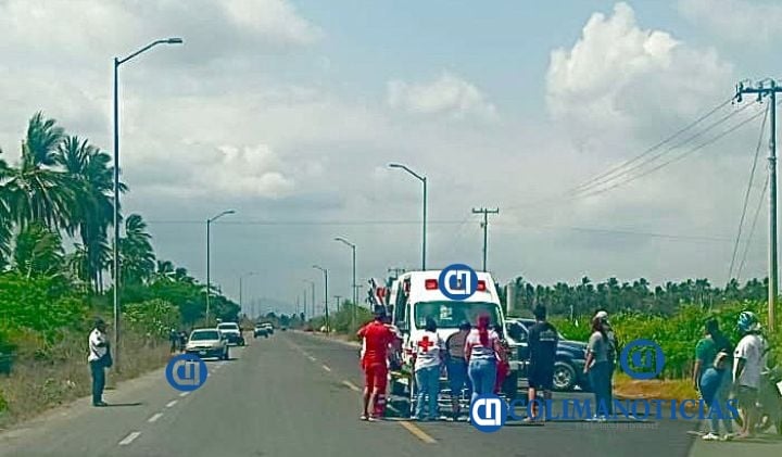 Joven motociclista de 14 años resulta lesionado en accidente en Tecomán
