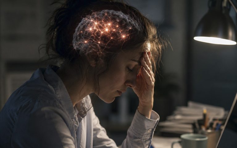 Estudio revela que el estrés cambia cómo el cerebro vincula los recuerdos
