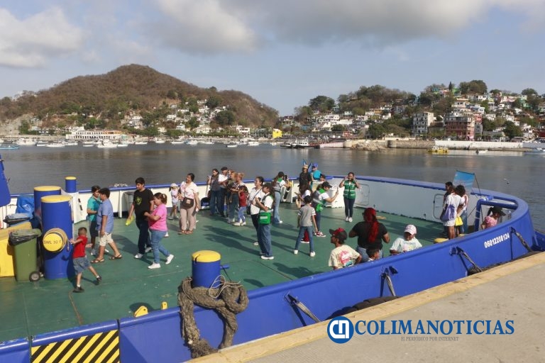 Cientos de niños celebran su día en festejo organizado por la Comunidad Portuaria de Manzanillo