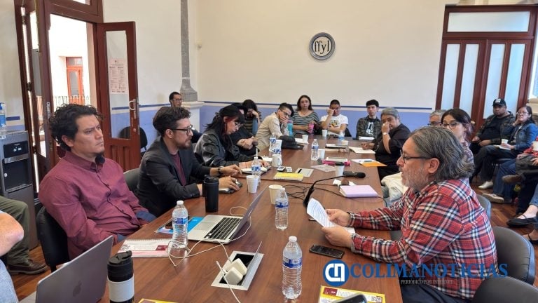 Concluye coloquio de la UdeC y la BUAP sobre poesía, neoliberalismo y políticas públicas