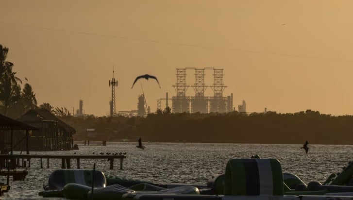 Pemex asegura que Dos Bocas opera con normalidad; “flamazo” ocurrió durante trabajos de mantenimiento