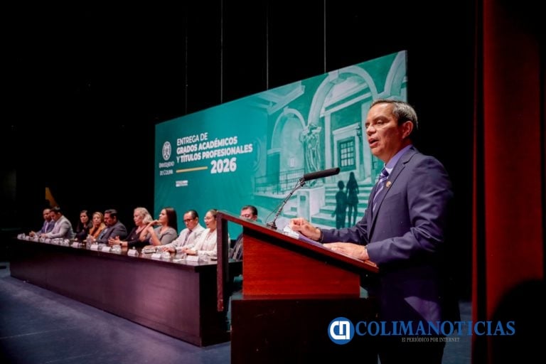 Entrega UdeC 200 grados académicos y títulos profesionales a 128 mujeres y 72 hombres
