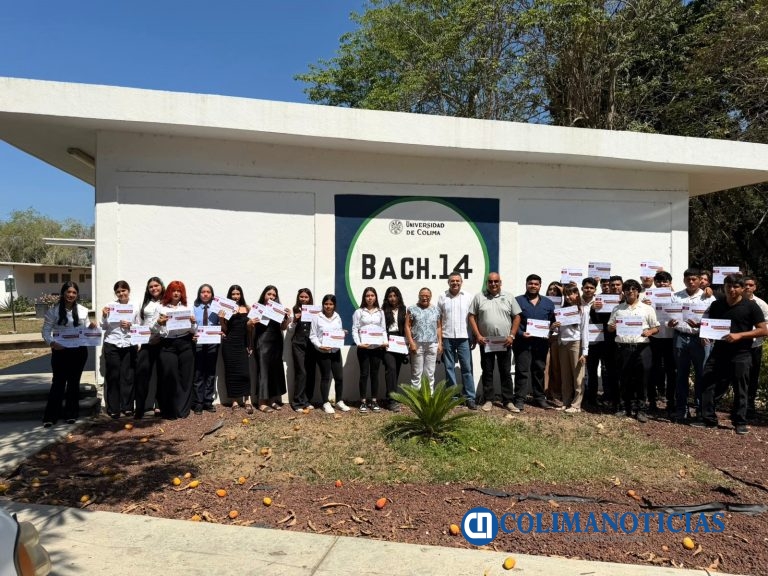 Bachilleres de la UdeC se certifican en competencias digitales en programación web