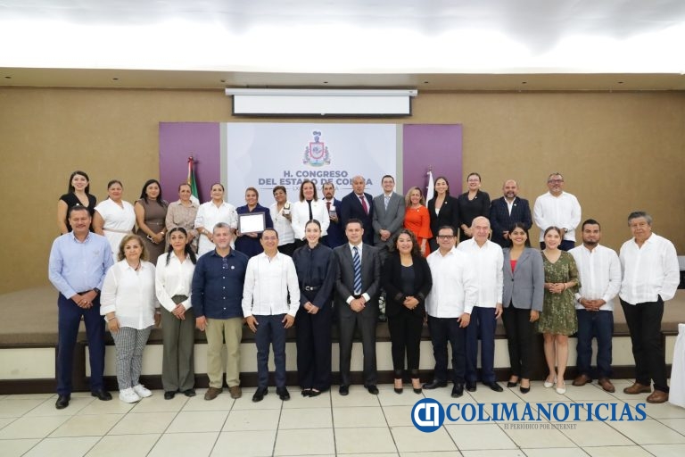 Entrega el Congreso a Maestros destacados de Colima